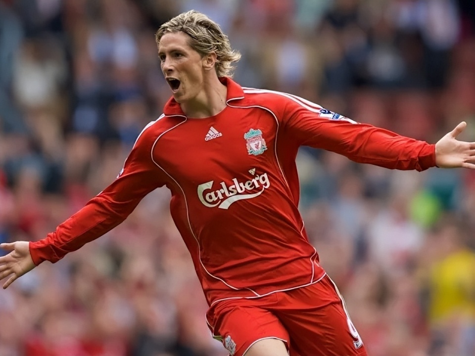 时隔, XeFDb, 主场球衣在 时隔, XeFDb, 主场球衣在